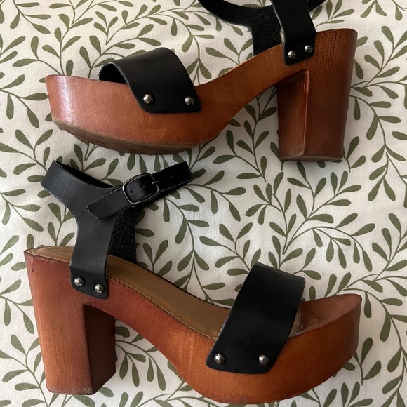 70's Inspired Heels - Picture 1 of 4